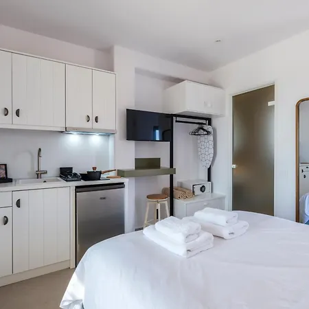 Apart Otel Mykonian Shades